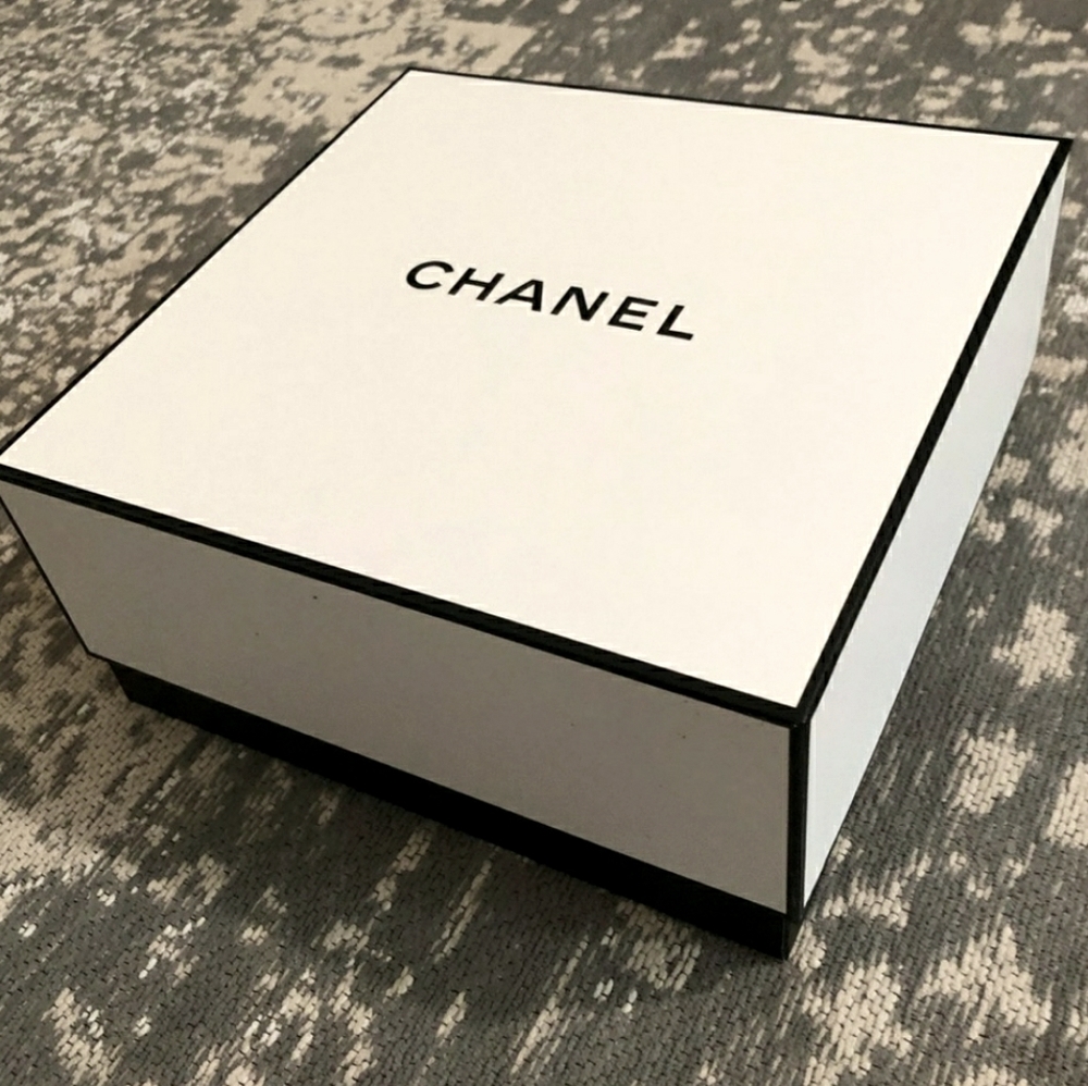 Chanel White Large Gift Box tissue stuffing seal AUTHENTIC